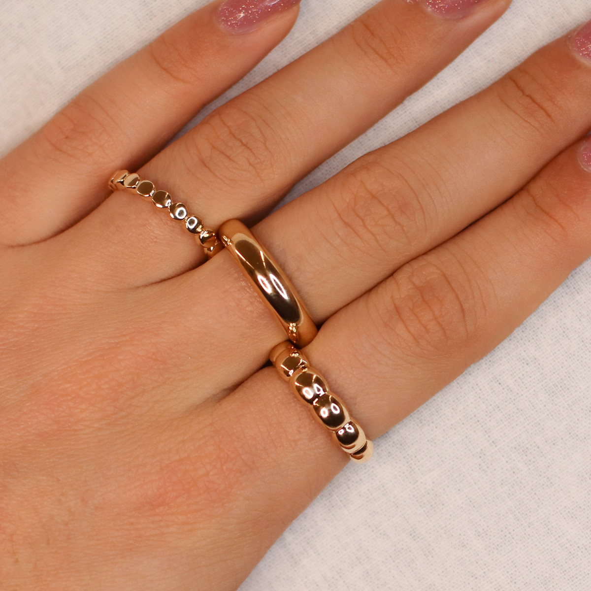 GLOW 214.1227 14-karaat gouden ring met uitgesneden hartjes 5 mm breed