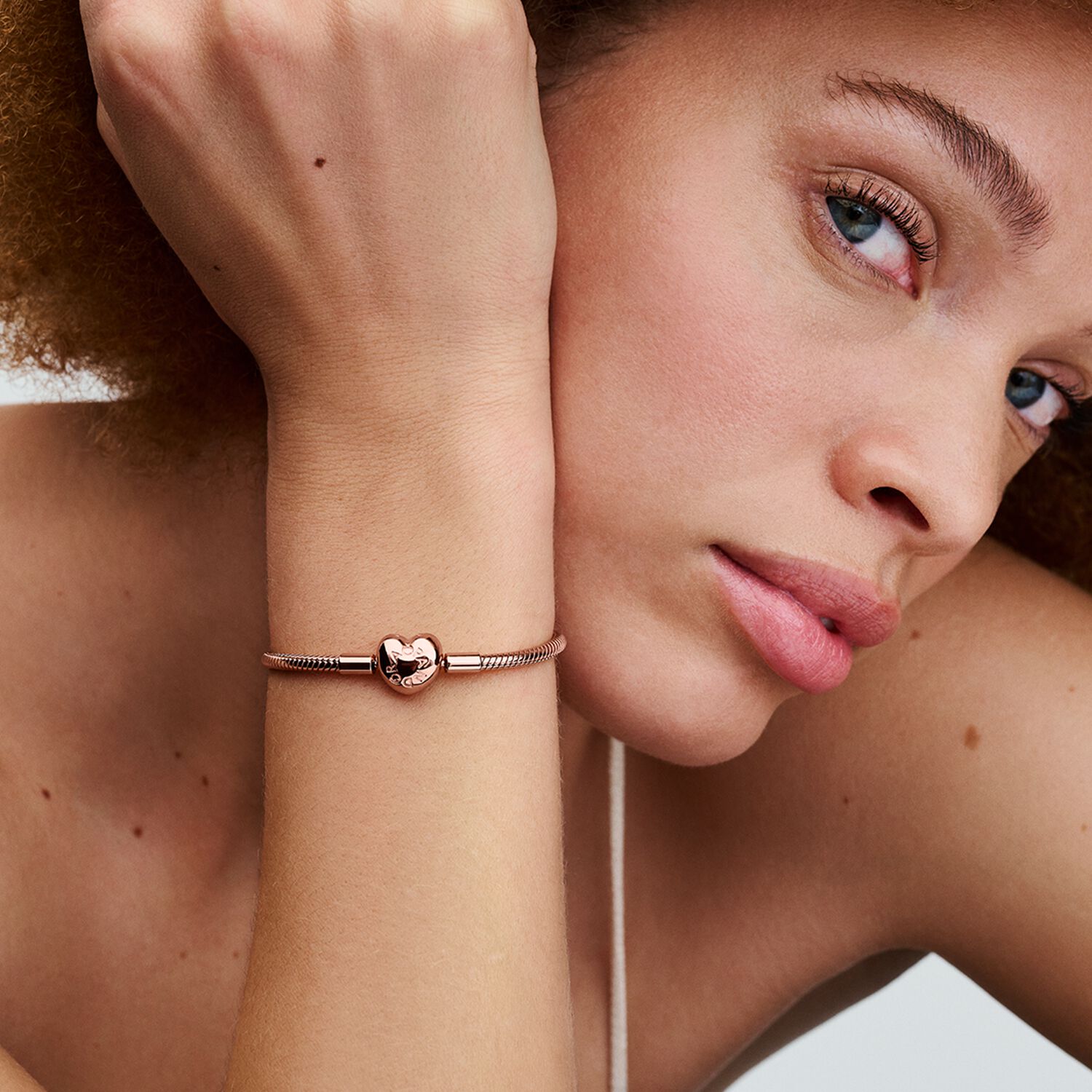Pandora Moments 583050C00 rosé vergulde snake chain armband met hartje