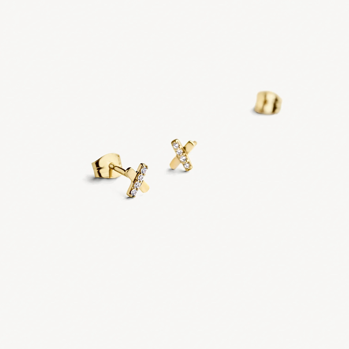 Blush 7301YZI 14-karaat gouden X oorknopjes met zirkonia - 3.8 mm breed