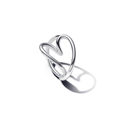 pandora-essence-193288c00-ring-met-asymmetrisch-hart-van-zilver