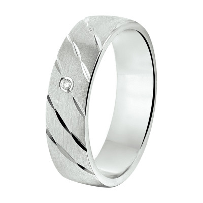 matte-zilveren-ring-met-glanzende-diagonalen-en-diamant-0-02-crt-5-mm-breed