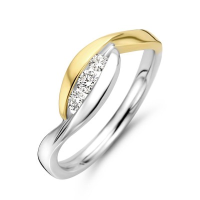 stijlvolle-bicolor-ring-met-drie-diamanten-in-spanzetting-0-18-crt