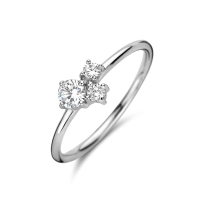 Zilveren ring met 3 transparante briljant geslepen zirkonia's 6.5 mm breed