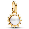 pandora-moments-me-763035c01-hangende-armband-bedel-met-zon-en-witte-parel
