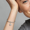 pandora-moments-792247c01-hangende-armband-bedel-met-pootafdruk-e-transparante-zirkonia