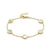 14-karaat-gouden-edelsteen-armband-met-ronde-witte-parelmoer-lenge-16-18-cm