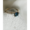 14-karaat-gouden-ring-met-briljante-blauwe-saffier-en-diamanten-0-26-crt