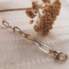 geel-en-witgouden-armband-met-ankerschakels