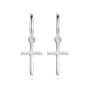 glanzende-zilveren-klapoorringen-met-kruisvormige-hanger-10-mm-x-16-mm-hoogte-31-mm