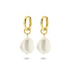 gold-plated-oorbellen-met-ovale-witte-zoetwaterparel-1-5-mm-breed-hoogte-25-mm