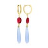 gold-plated-oorhangers-met-blauwe-en-rode-kleursteen-8-mm-x-70-mm