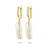 gold-plated-oorringen-met-rechthoekige-zoetwaterparel-hangers-2-5-mm-breed-hoogte-38-mm