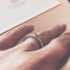 luxe-ring-met-solitair-diamant-en-diamantrand-0-44-crt