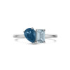 witgouden-ring-toi-et-moi-met-blauwe-topaas-peer-en-baguette-geslepen-7-mm-breed