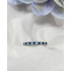 witgouden-ring-met-diamant-0-14-crt-en-blauwe-saffier-0-38-crt