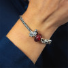 trollbeads-zilveren-bedelarmband-met-beschermengel-rode-kraal-en-sluiting