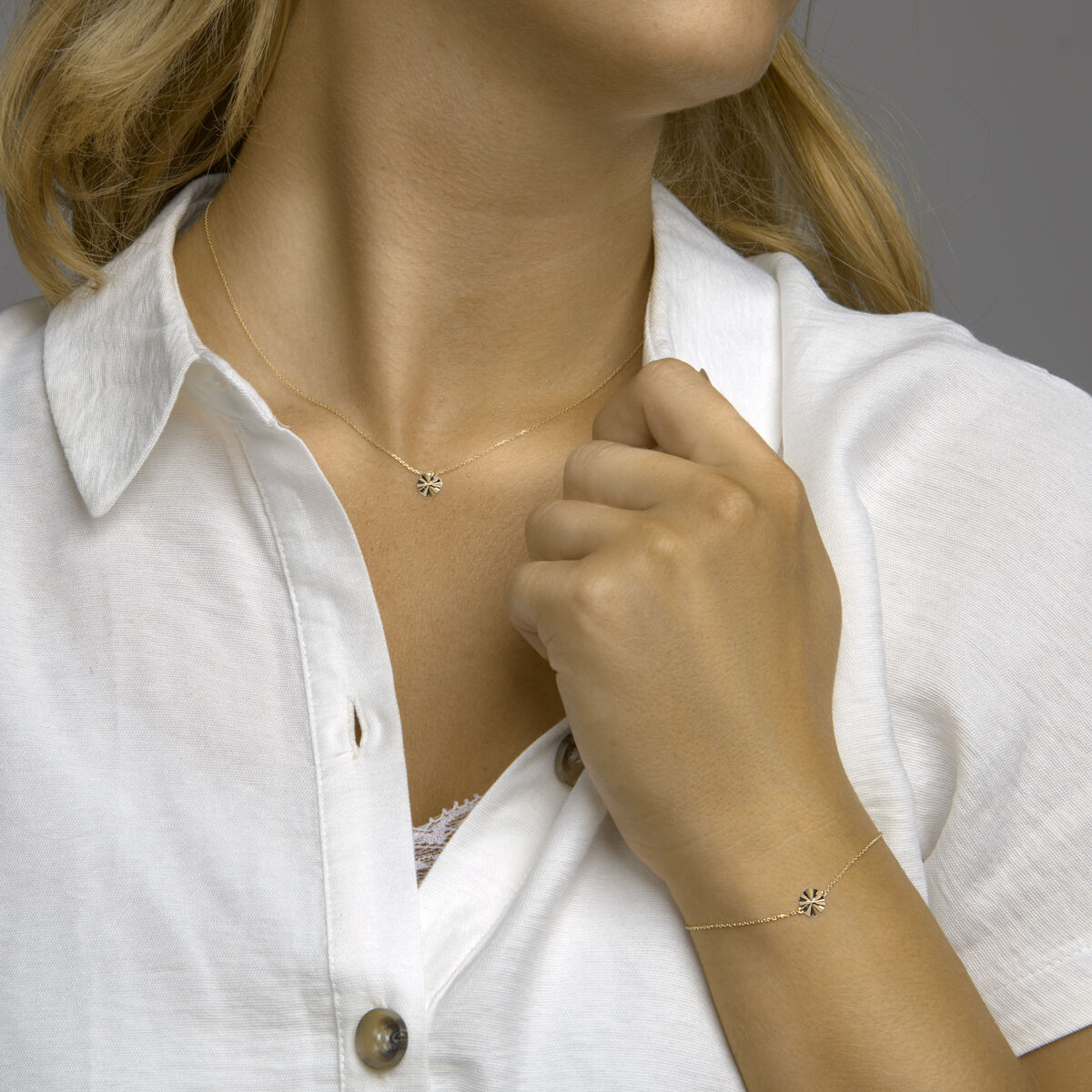 Gouden ketting met gediamanteerd rondje