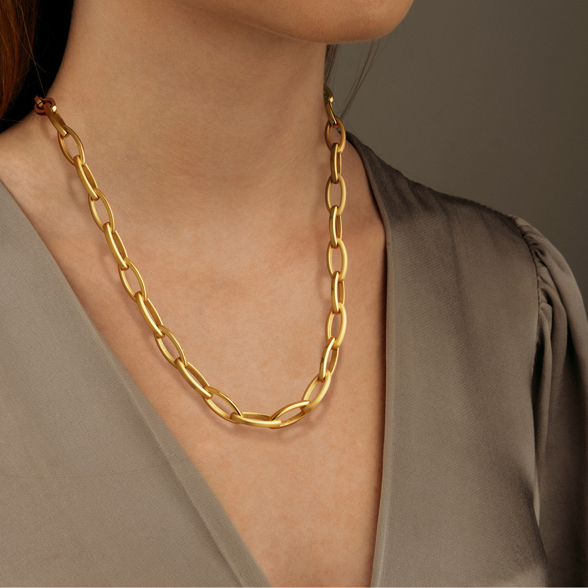 Boccia Titanium 0832-04 goudkleurig collier met ovale mat glanzende schakels 9 mm breed - Lengte 52 cm