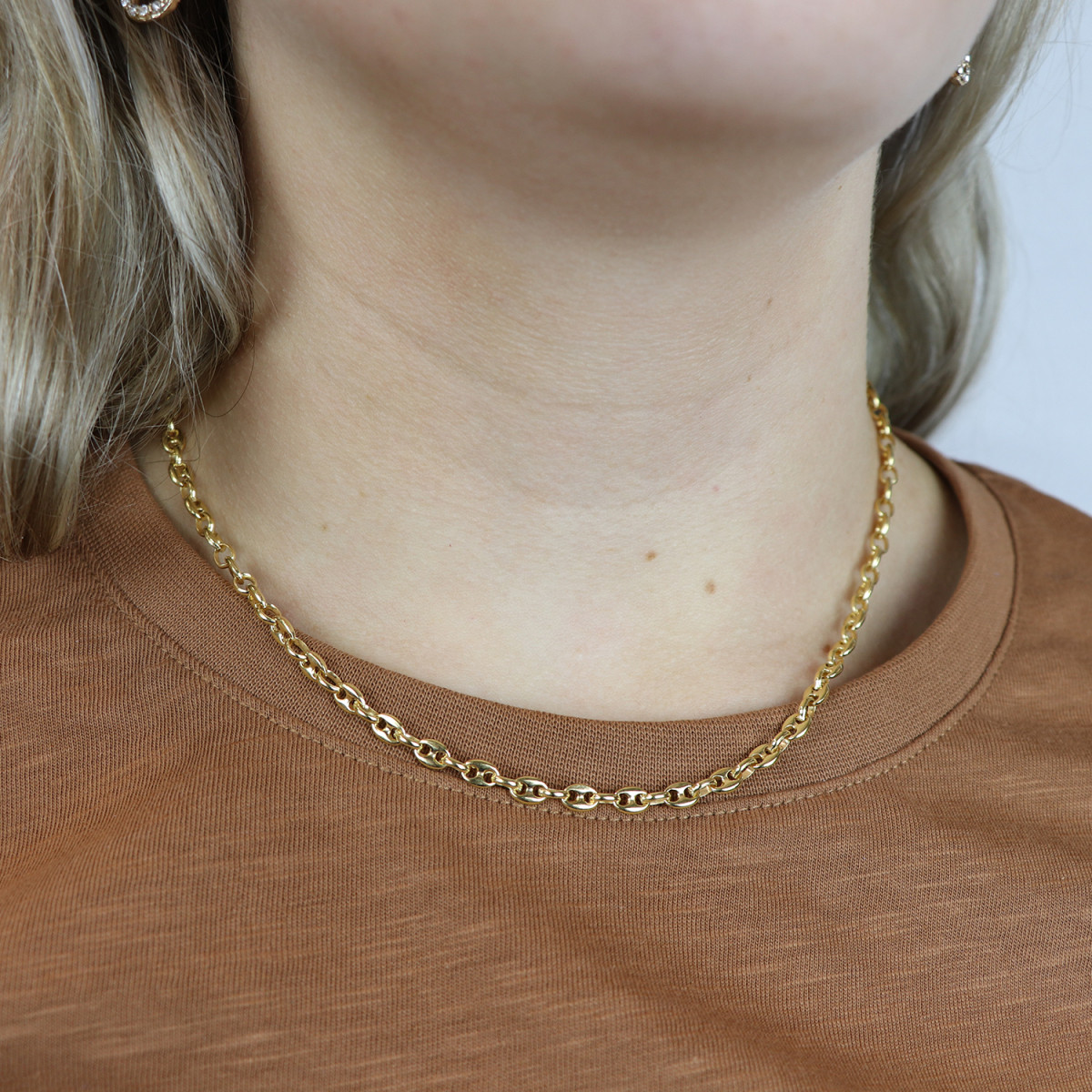 GLOW 102.8108.45 gold plated schakelketting met koffieboonschakel 4 mm breed - Lengte 45 cm