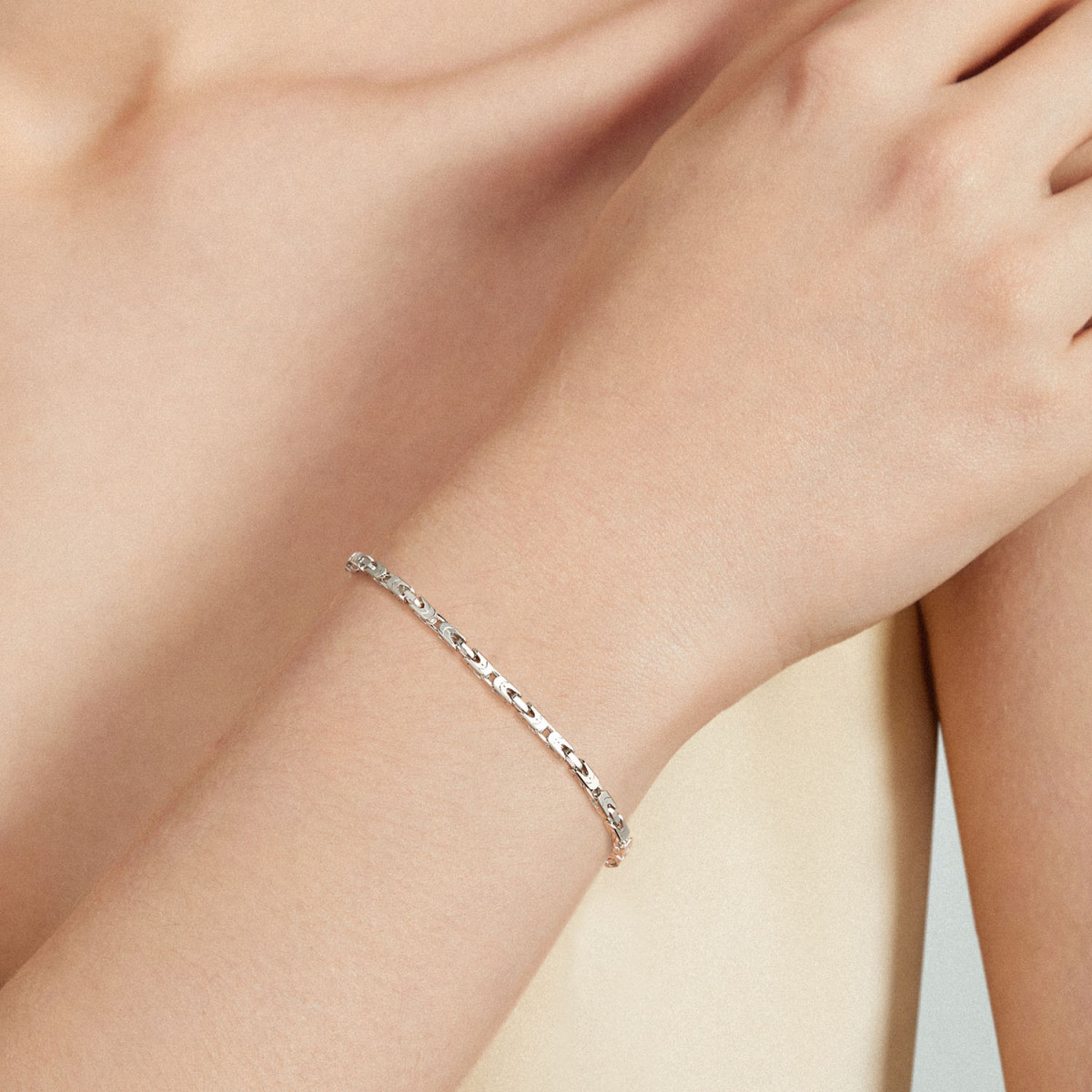 GLOW 104.0255.19 zilveren schakelarmband met koningsschakel glanzend 2.5 mm breed - Lengte 19 cm