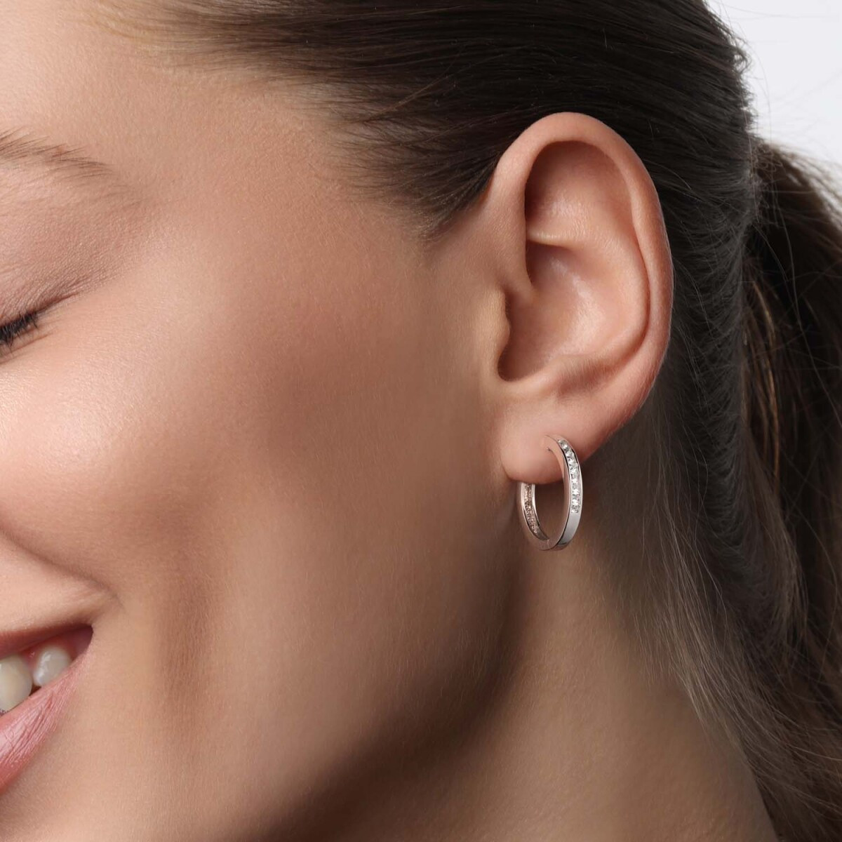GLOW 107.0758.00 zilveren klapoorringen met briljant geslepen zirkonia 3 mm breed - Diameter 14 mm
