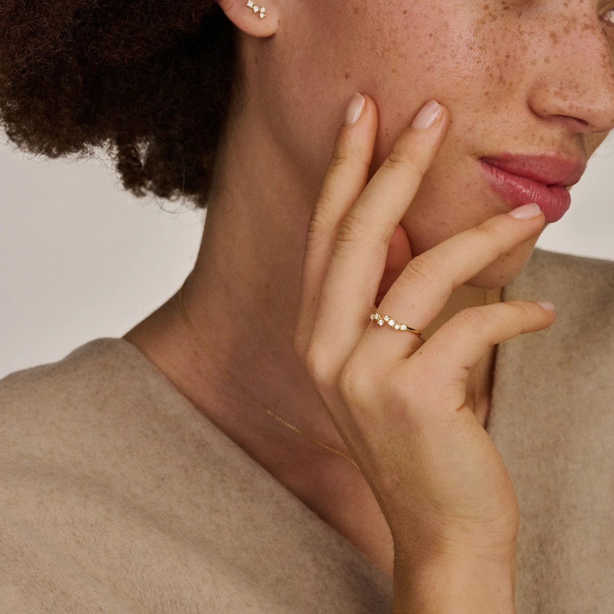 Blush 1267YZI 14-karaat gouden ring met briljant geslepen golvende zirkonia 1.3 mm breed