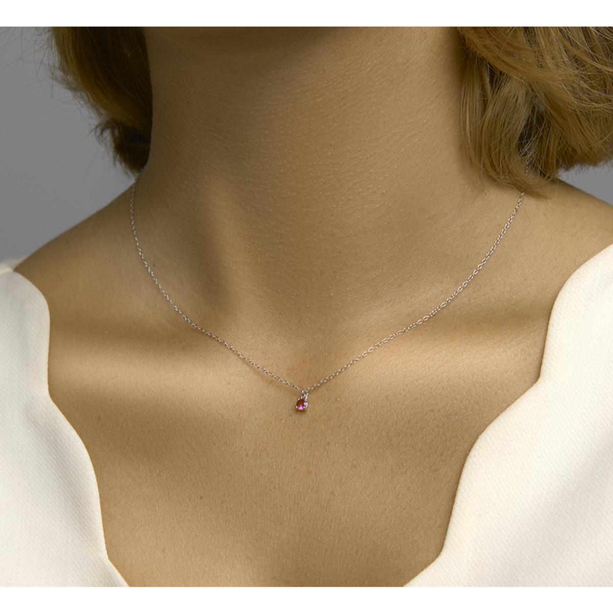 Edelsteen ketting met synthetische robijn