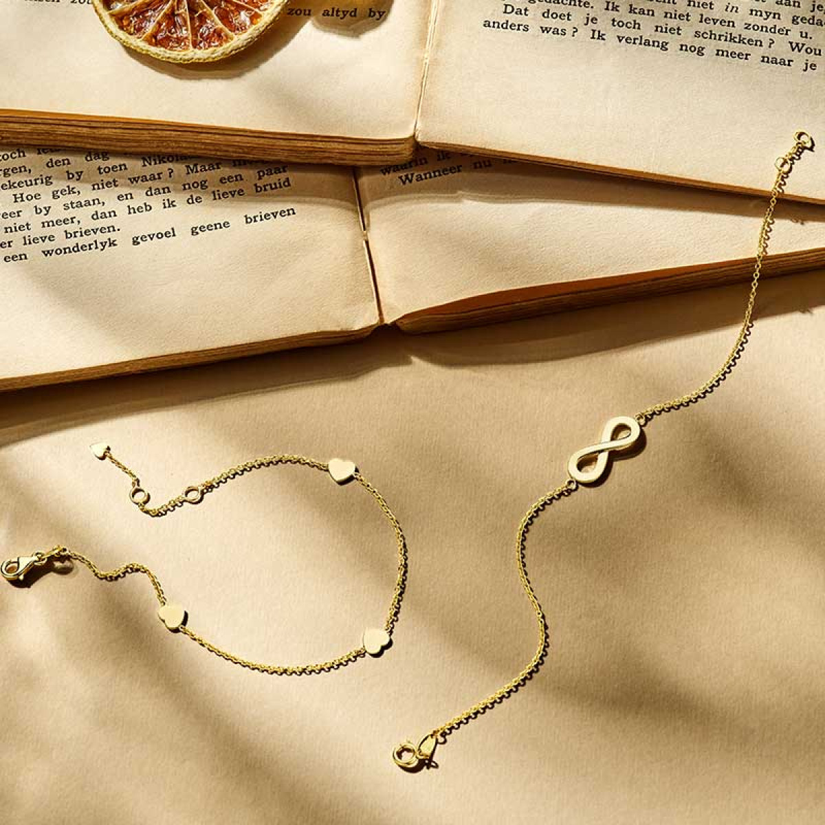 Armband goud drie hartjes