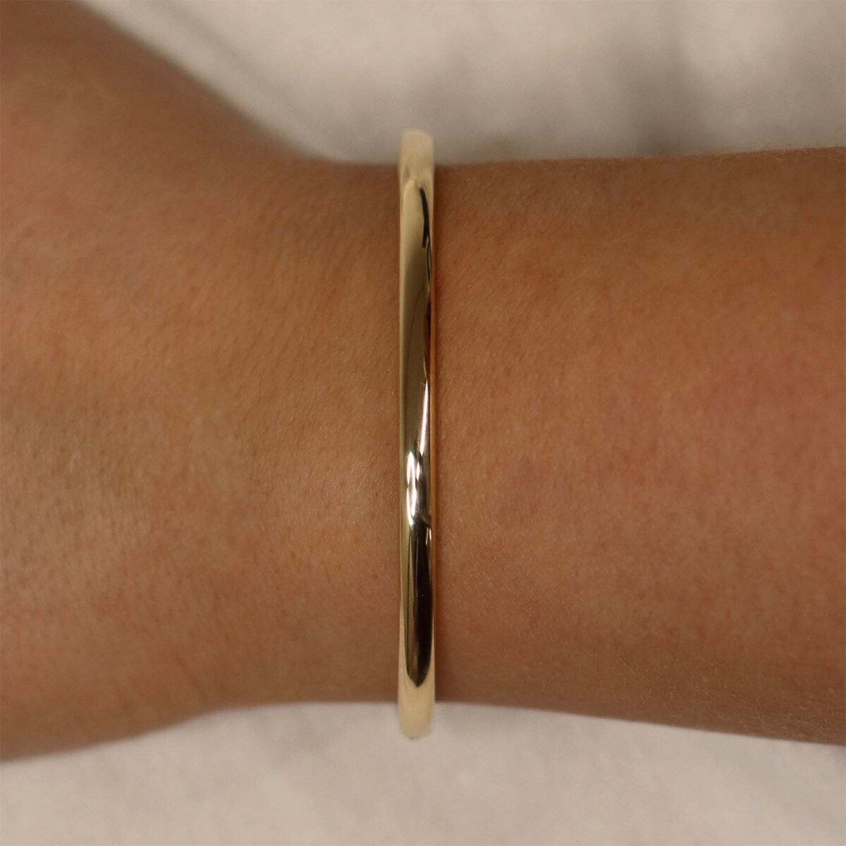 GLOW 204.2464.62 gouden bangle massief met zilveren kern glanzend 4 mm breed - Diameter 62 mm