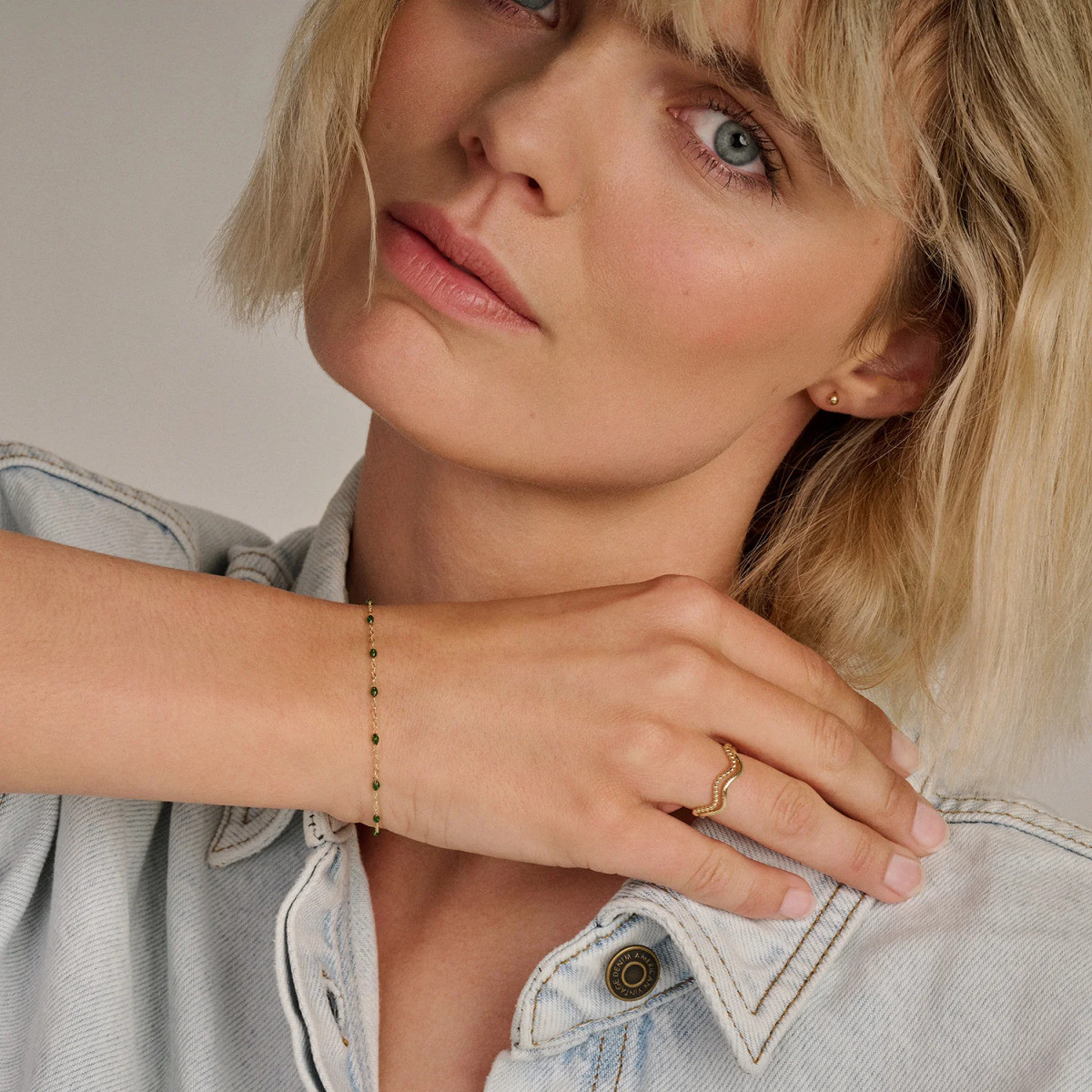 Blush 2264YRG gouden armband met groene resin elementen 0.8 mm breed - Lengte 16.5-18.5 cm
