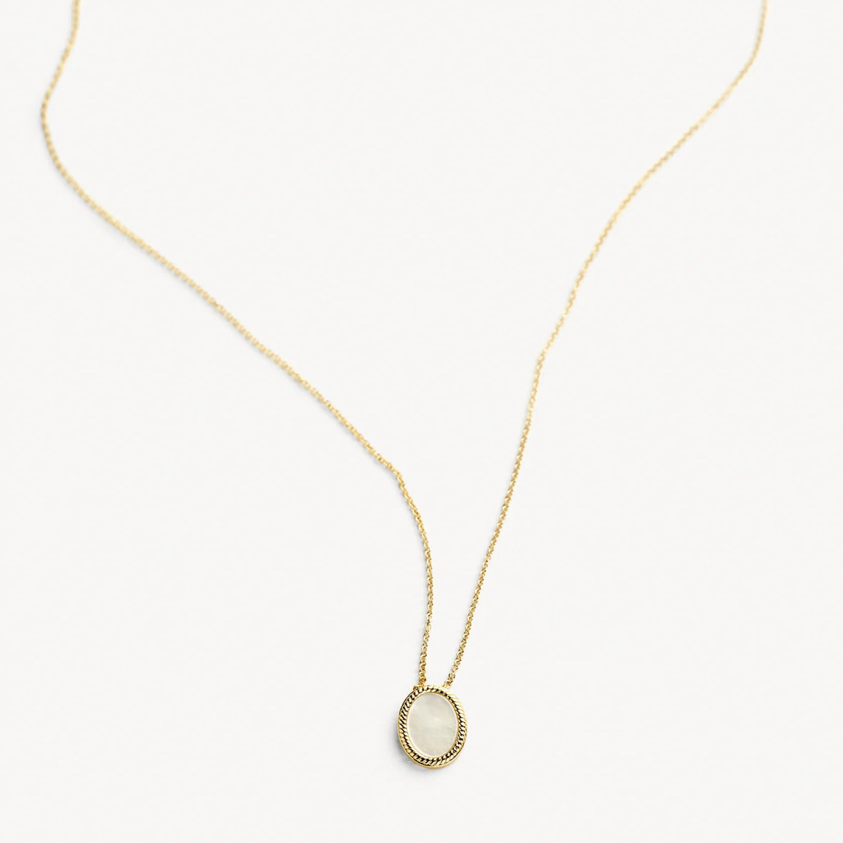 Blush 3154YMP gouden ketting met ovale parelmoer hanger 8.4 x 10.5 mm - Lengte 42 cm