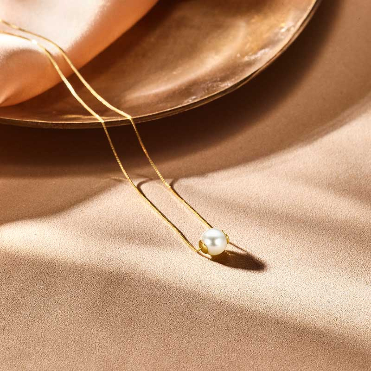 Gouden collier met hanger parel