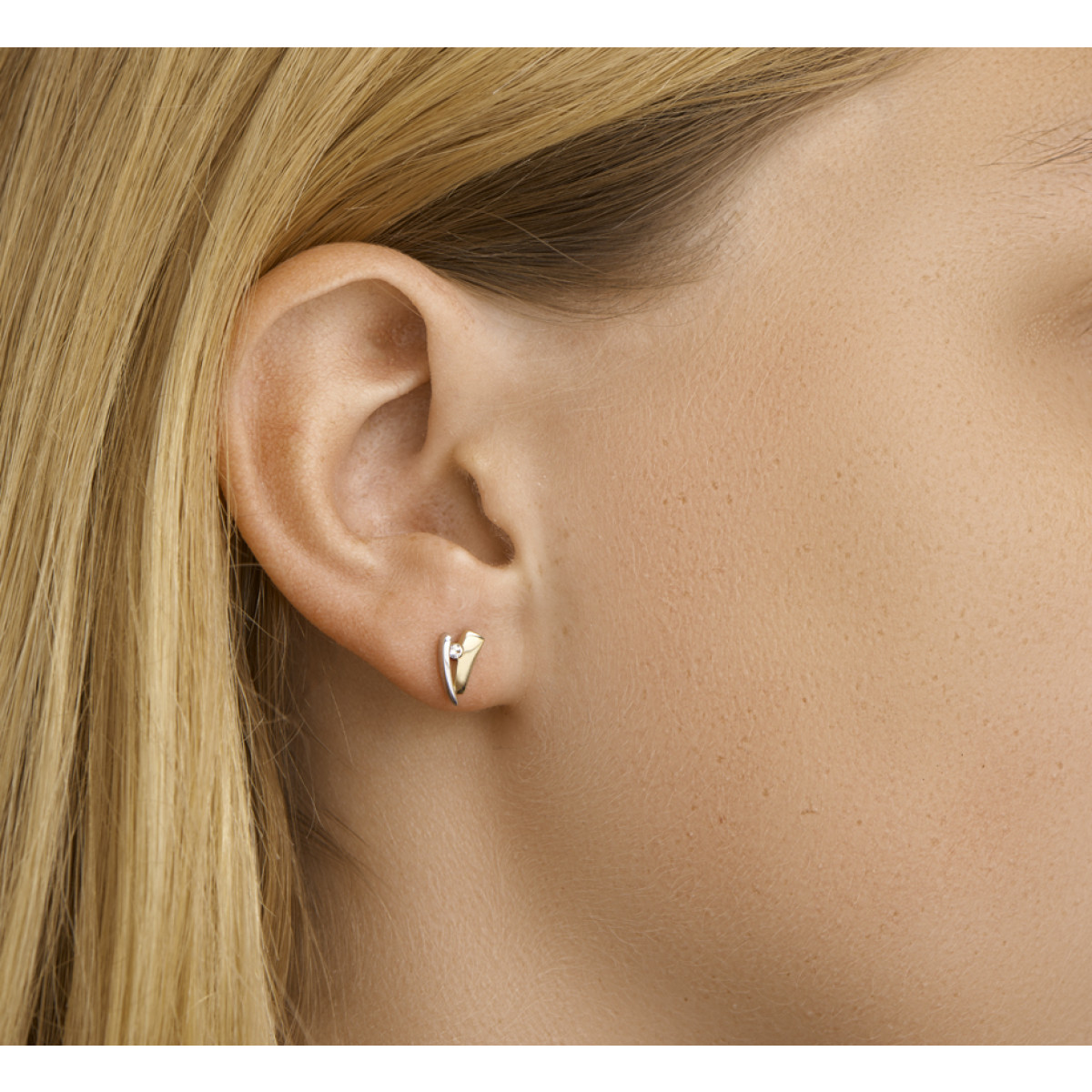 Zirkonia goudkleurig en zilverkleurige oorknoppen 4 mm