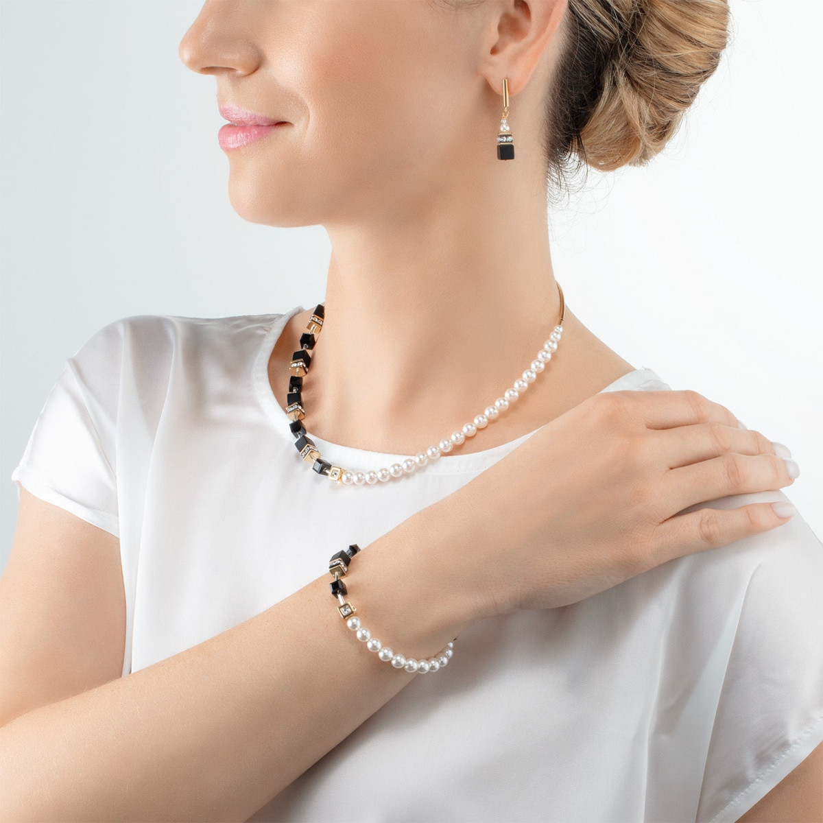 Coeur de Lion GeoCUBE armband 5086/30-1316 Precious Fusion Pearls goudkleurig met onyx