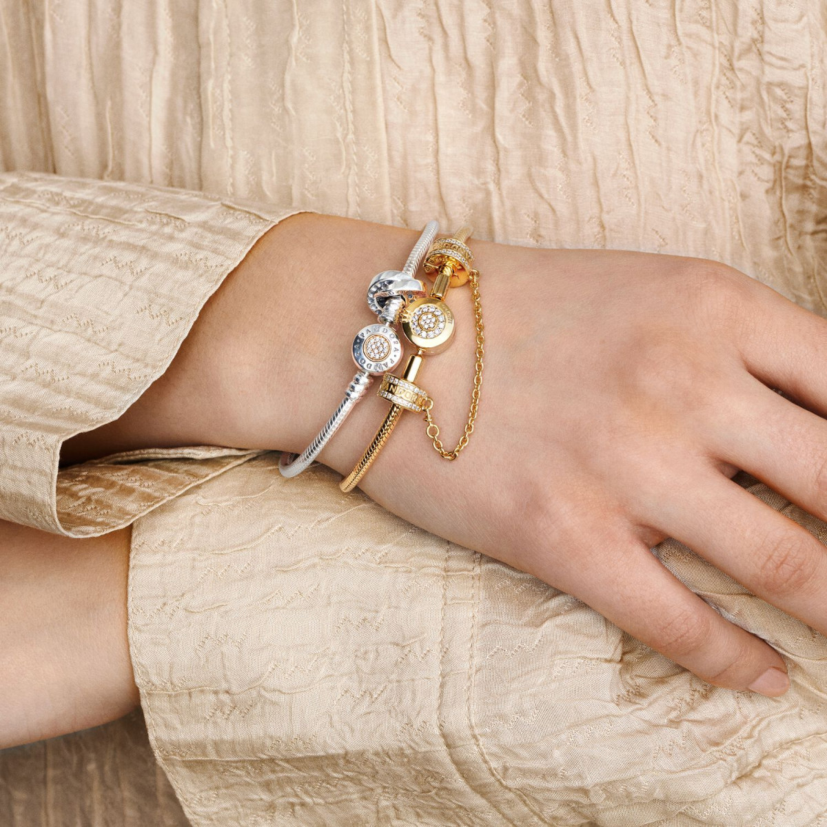 Pandora Moments 569046C01 snake chain schakelarmband met zirkonia's