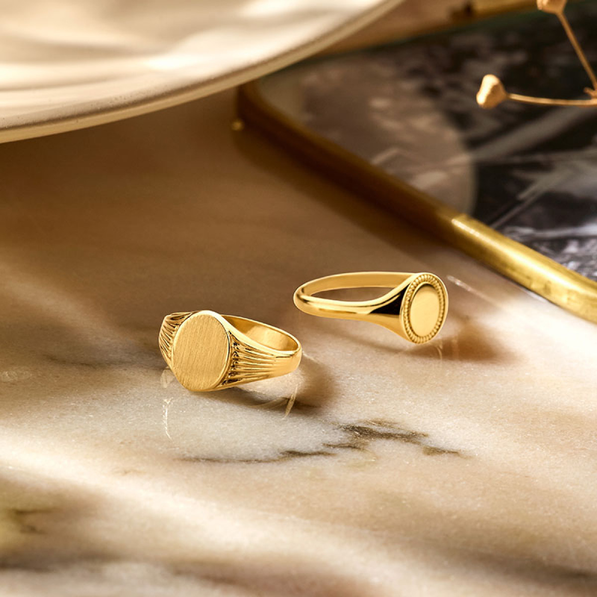 Gouden zegelring ovaal met patroon