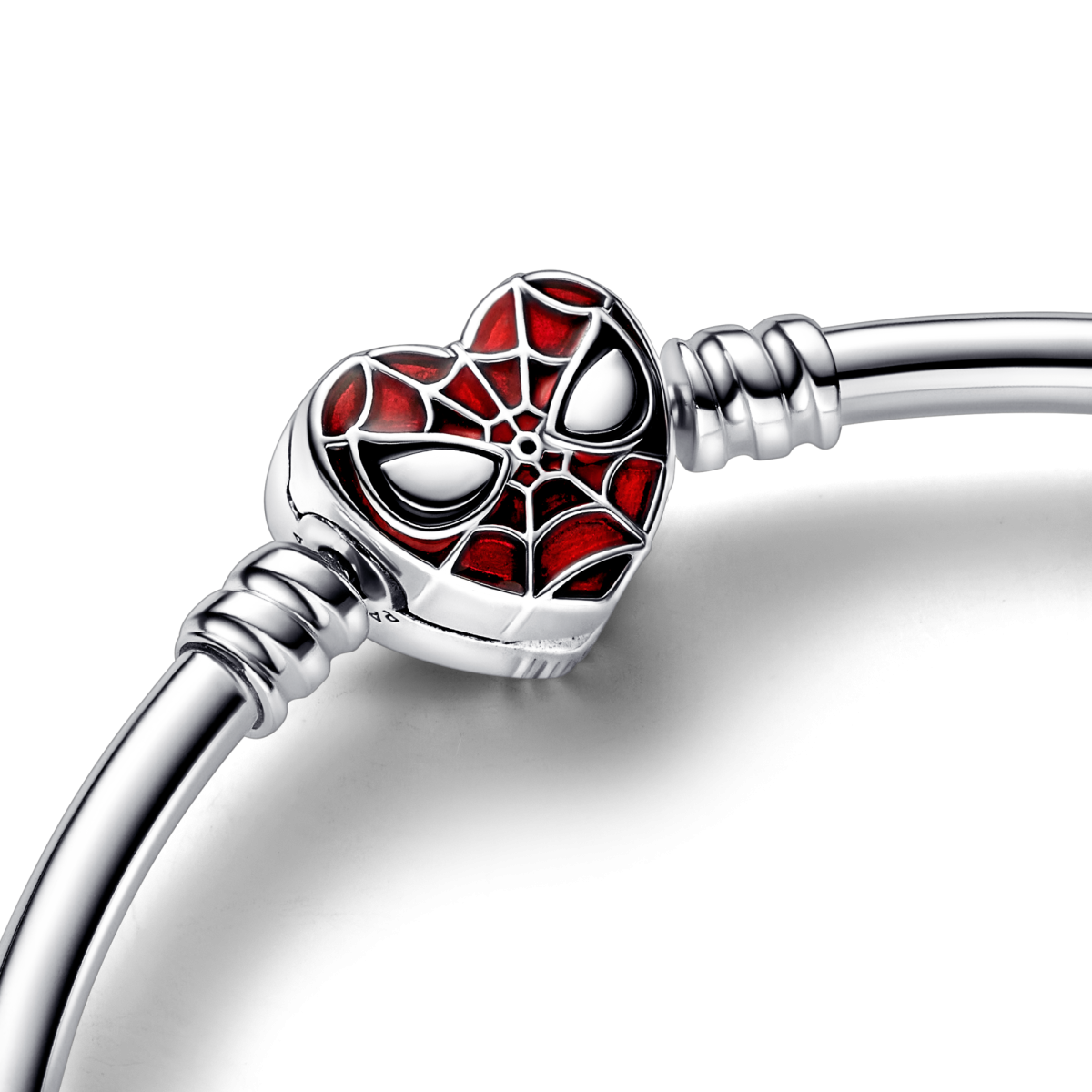 Pandora Marvel x Pandora 592324C01 Spider-Man bangle met rode emaille in hart
