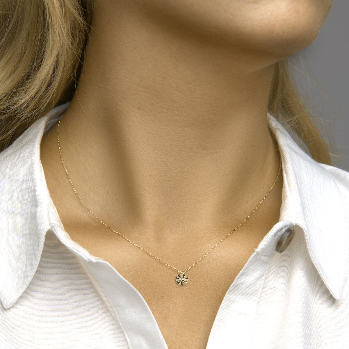 Gouden ketting met gediamanteerd rondje