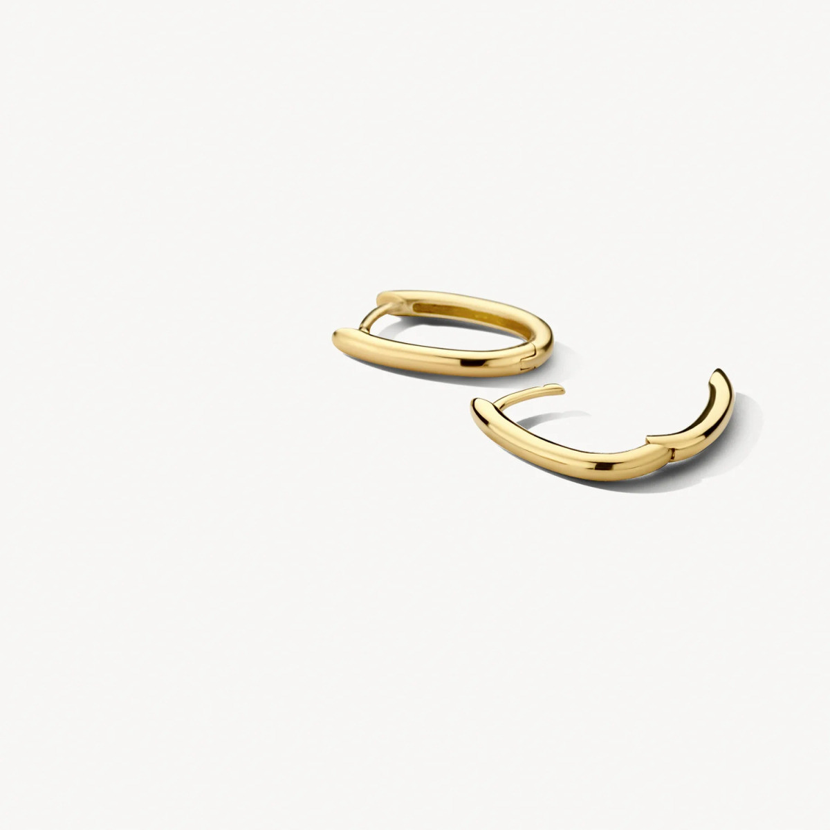 Blush 7219YGO 14-karaat gouden oorringen met ovale vorm 2 mm breed - Hoogte 17 mm