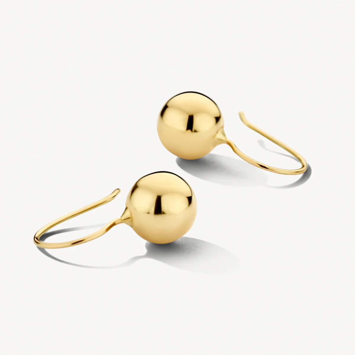 Blush 7261YGO 14-karaat gouden oorhangers met bolletje 8 mm breed - Hoogte 17 mm