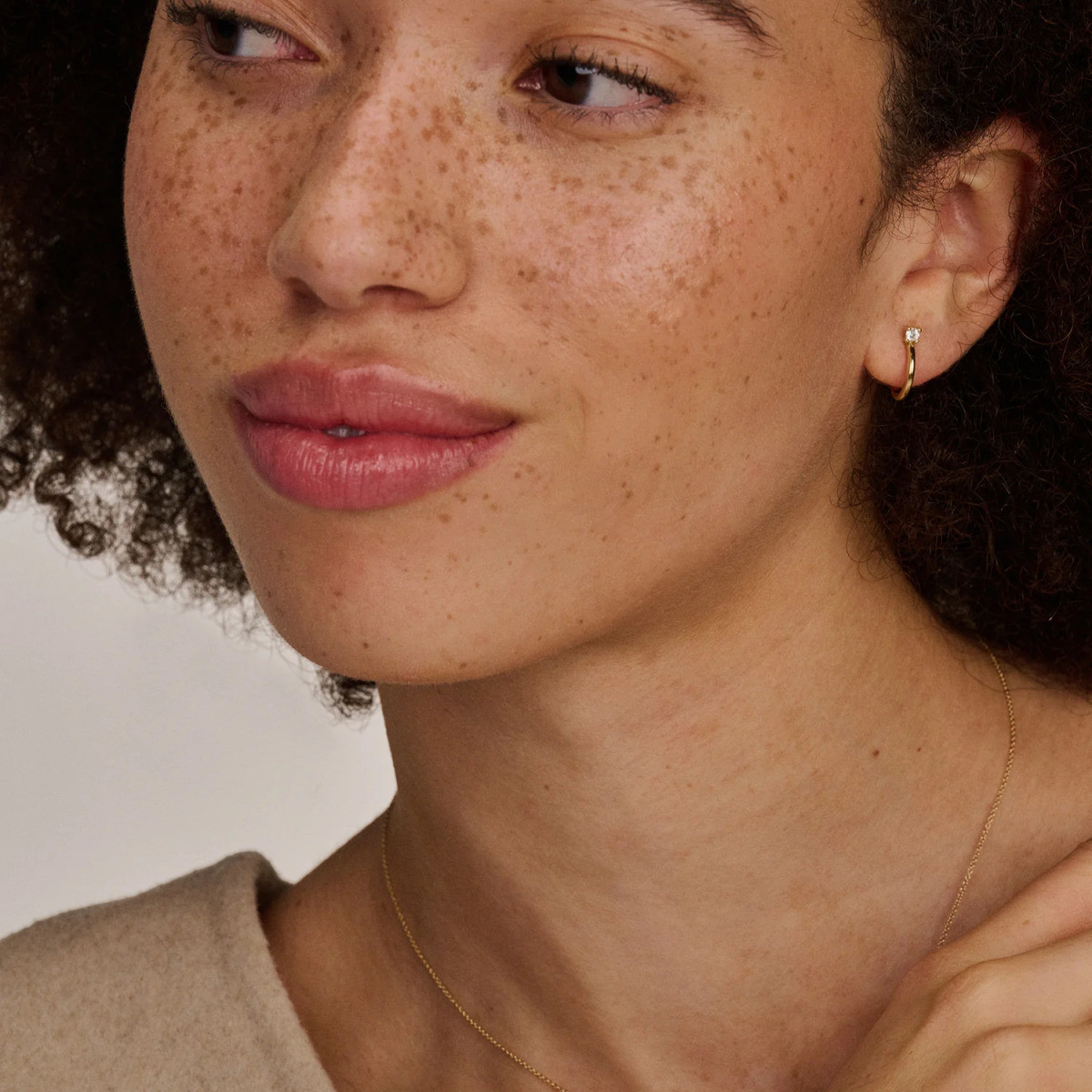 Blush 7372YZI 14-karaat gouden oorringen met ronde zirkonia steen 1.5 mm breed - Hoogte 14.5 mm