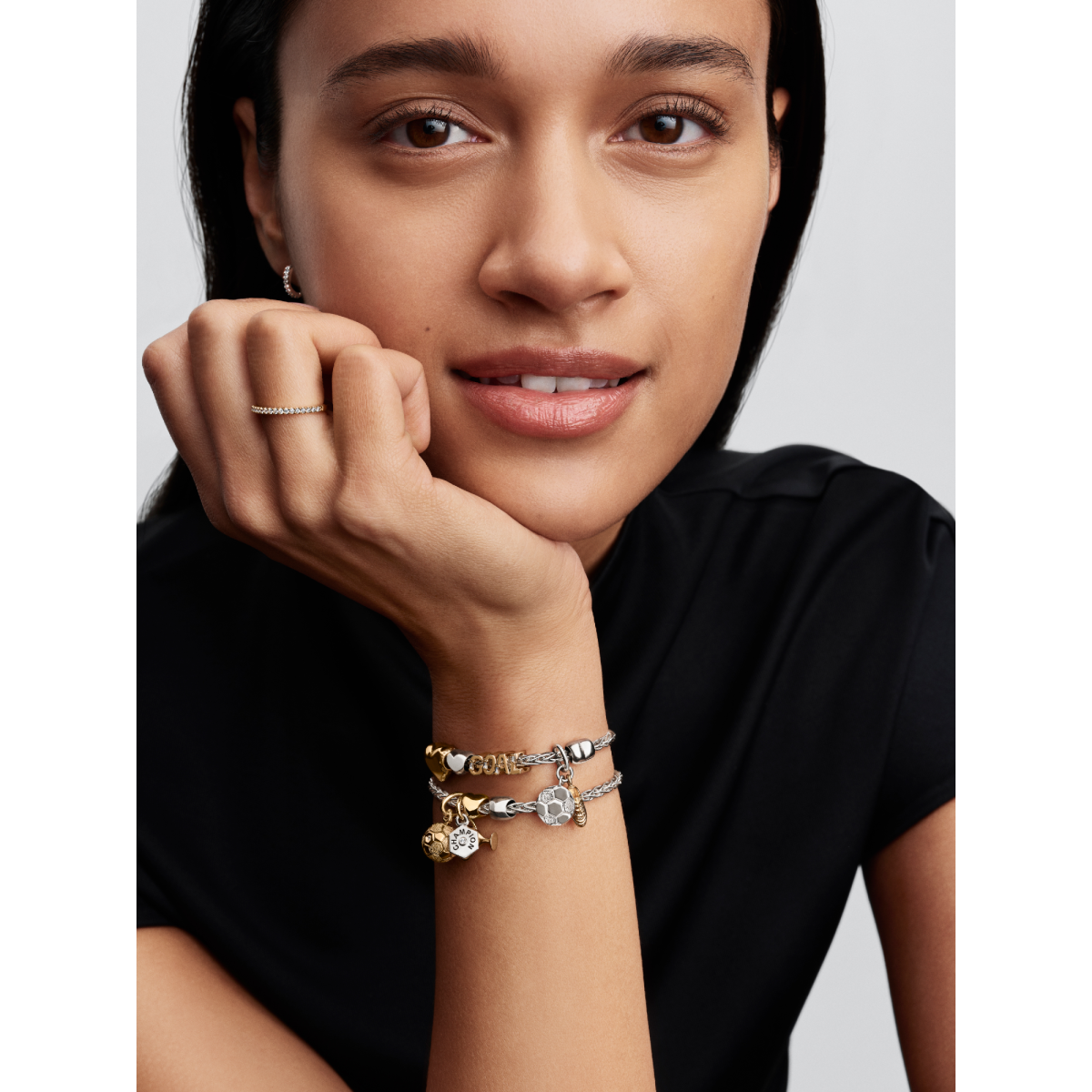 Pandora Moments 764715C01 bicolor hangende bedel met trofee en champion zeshoek - Personaliseerbaar