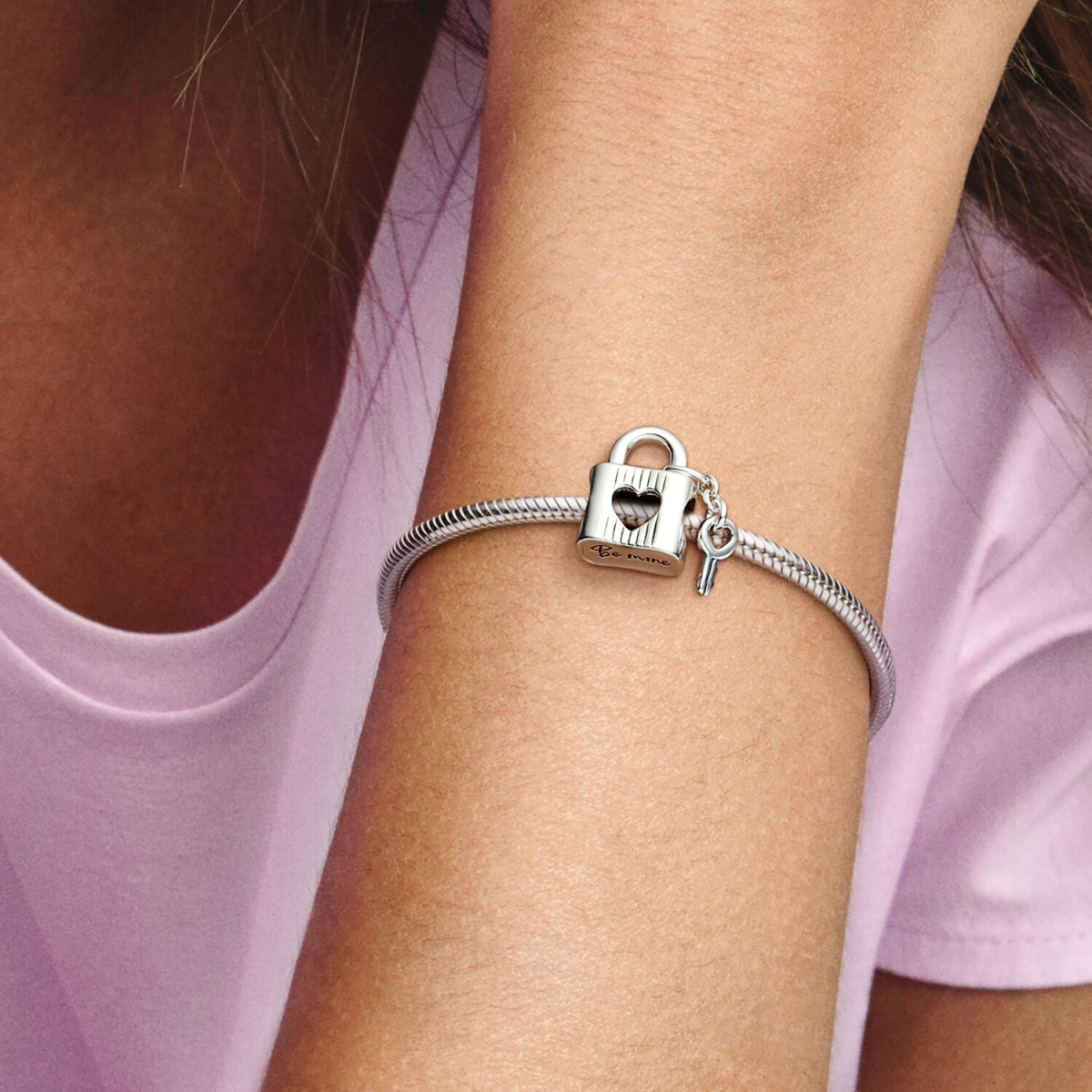 Pandora Moments 790095C01 zilveren bedel met sleutel, slotje en zwarte emaille