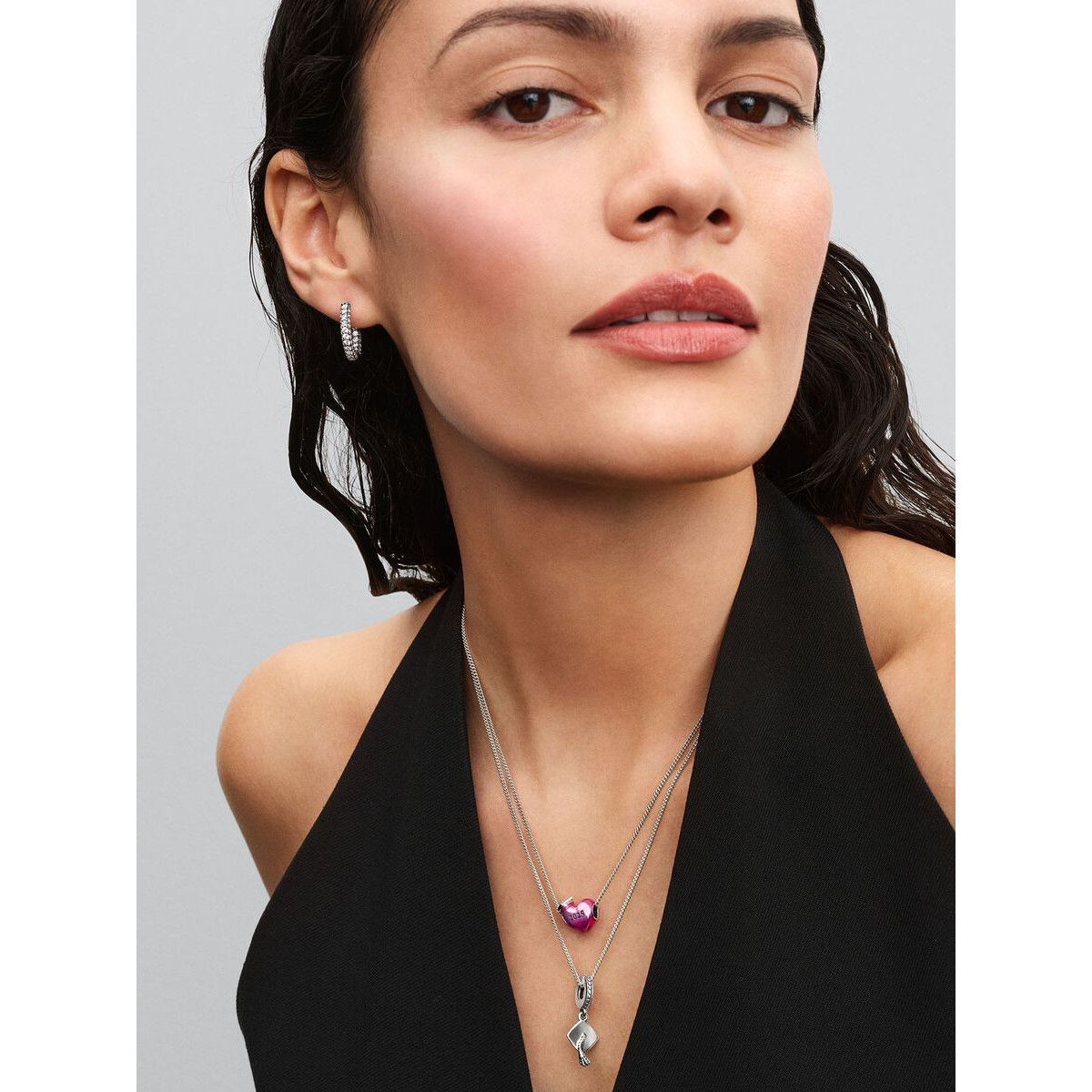 Pandora Moments 793788C01 hartjes bedel roze met afstudeerhoed 2025