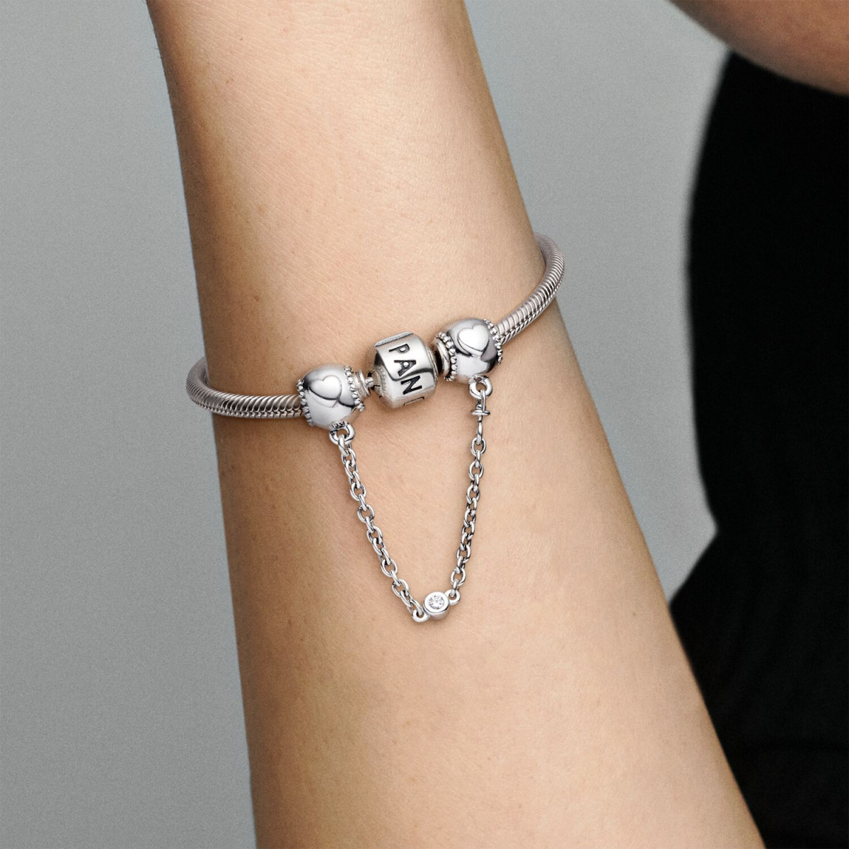 Pandora Moments 796457CZ-05 veiligheidsketting met hartje en transparante zirkonia