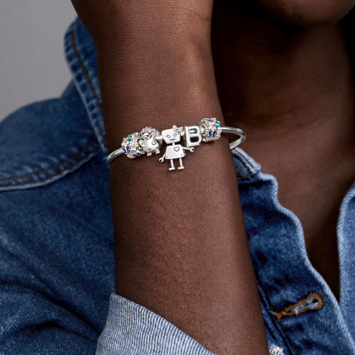 Pandora Moments 797455 zilveren bedel met letter B