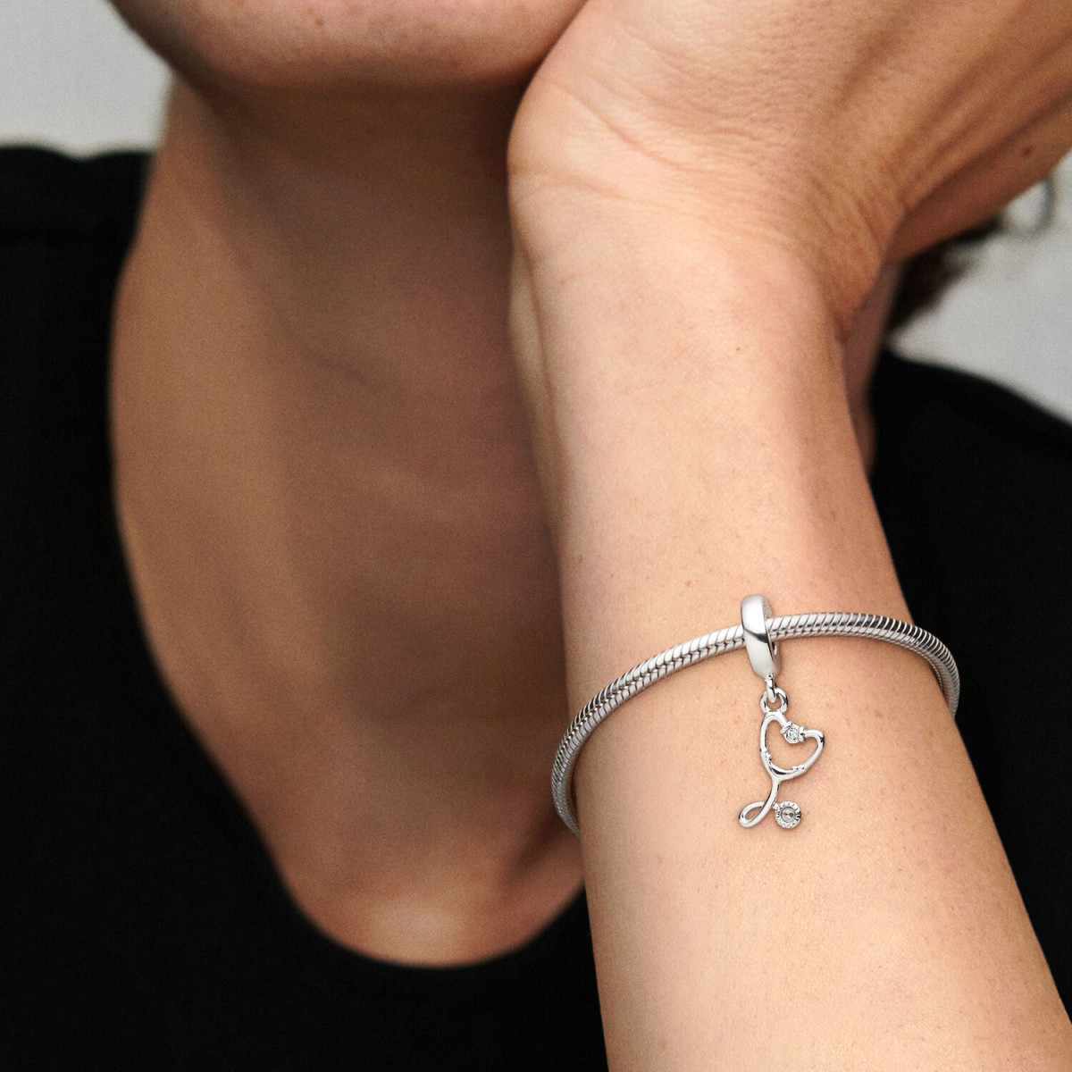 Pandora Moments 799072C01 hangende bedel met stethoscoop, hartje en transparante zirkonia