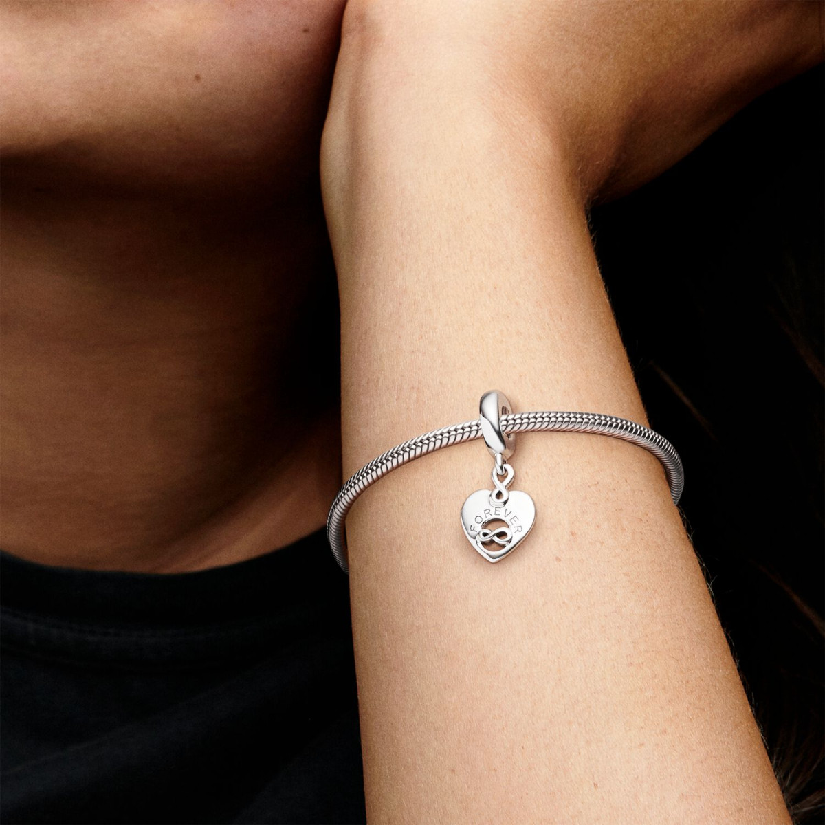 Pandora Moments 799294C01 hangende armband bedel met hartje infinity teken, tekst met Friends en transparante zirkonia