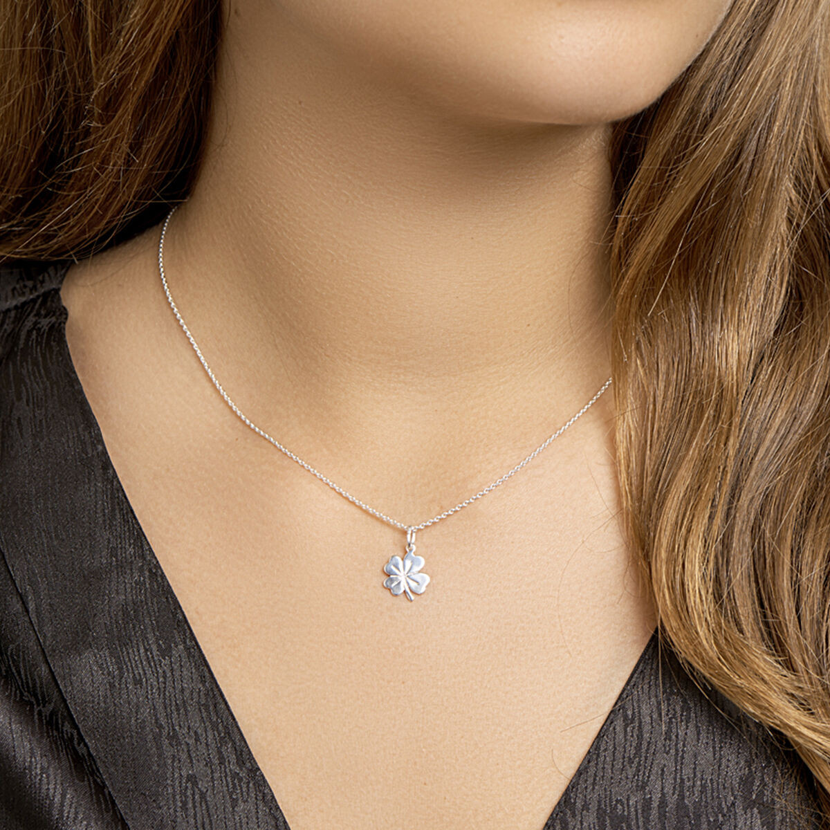 Zilveren ketting met klavertje vier 11 x 14 mm - Lengte 41-45 cm