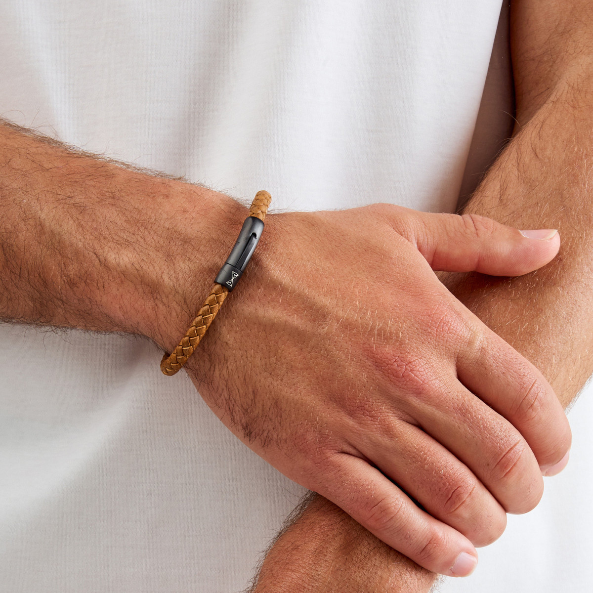 Aze Jewels Adventure AZ-BL004-I bruine leren armband met zwart stalen sluiting 6 mm breed